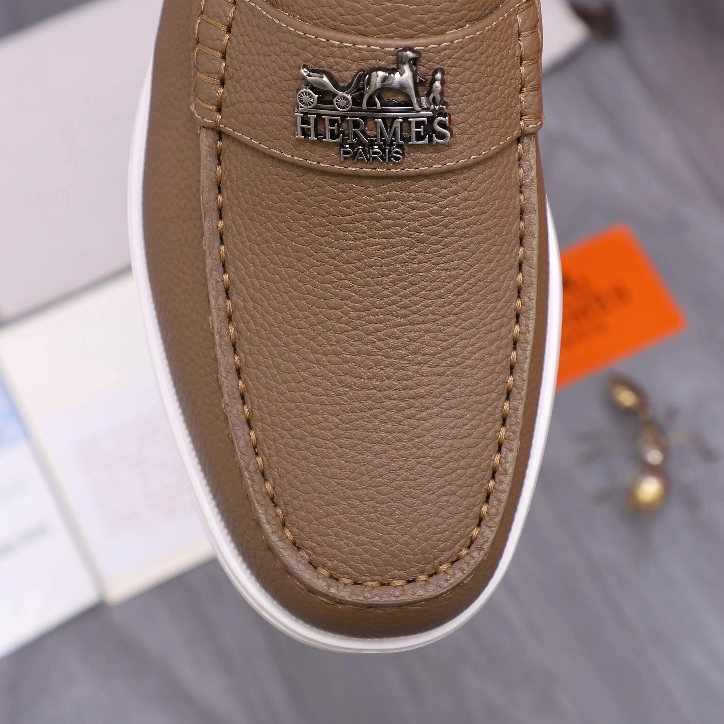 Men's shoes 💰p560 Product trademark: HERMES "Hermes" casual slip-on men's shoes. Regular size: 38-46 (45.46 is custom-made and non-returnable) Product materials: Selected pebbled cowhide upper, cowhide lining, original foam rubber ultra-light sole